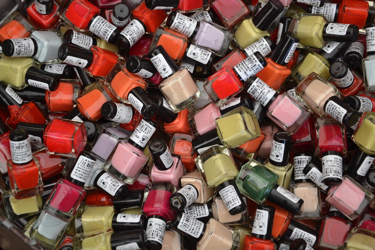 entdecken sie die neuesten trends und techniken für wunderschöne nägel. von nageldesigns bis zu pflege-tipps – alles, was sie für perfekte nägel brauchen!